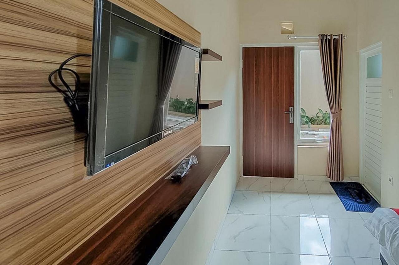 ホテル Reddoorz Near Bns Batu Tlekung エクステリア 写真